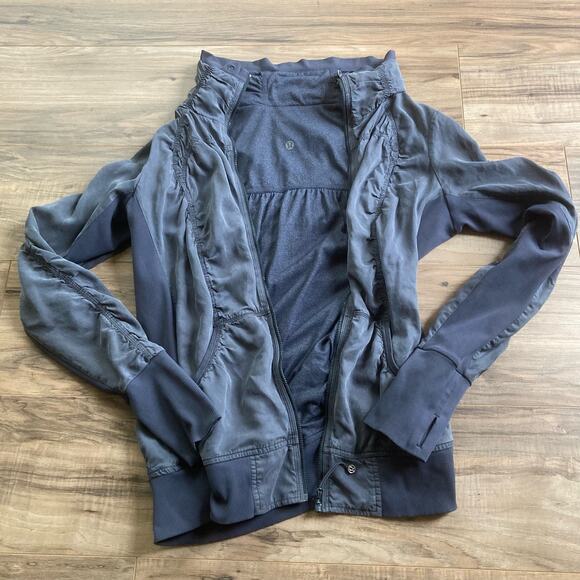 Lululemon Jacket Womens 8 Gray Reversible Thumb Holes Ruched Zipper Cool Down - Picture 8 of 12